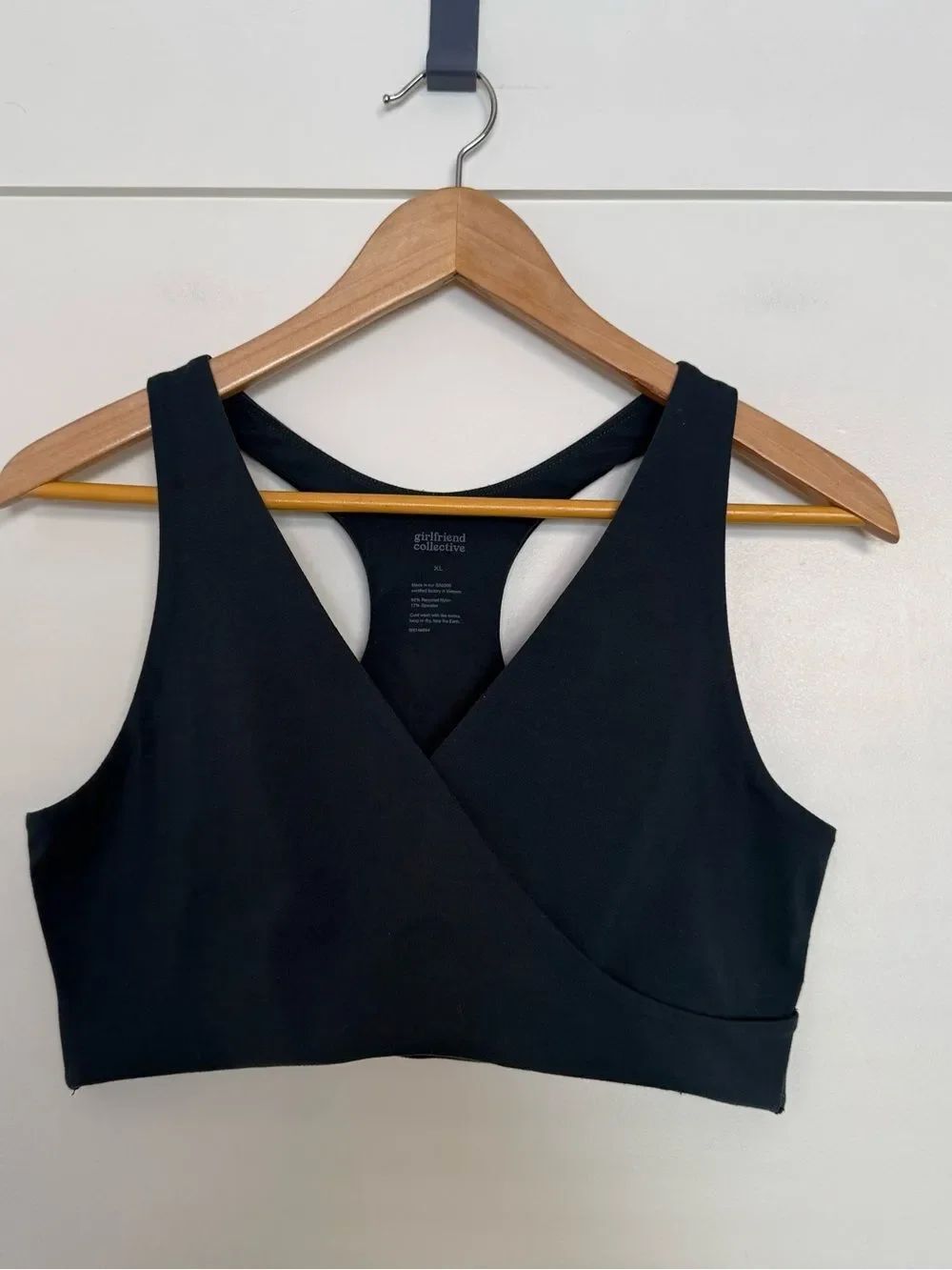 Girlfriend Collective Sports Bra XL Green V Neck Racerback Activewear Gym Yoga